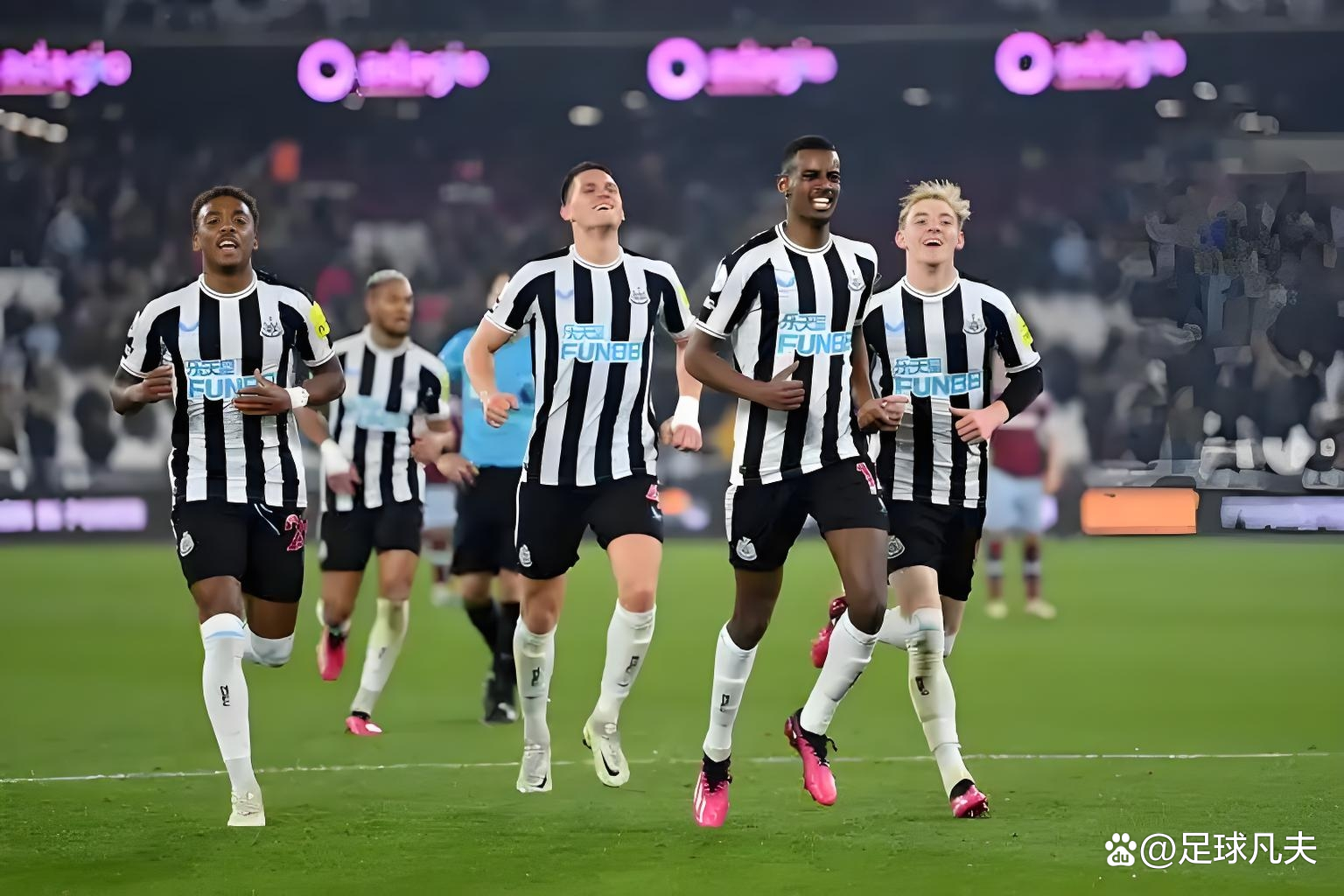 曼联vs纽卡斯尔_(曼联vs纽卡斯尔首发阵容)