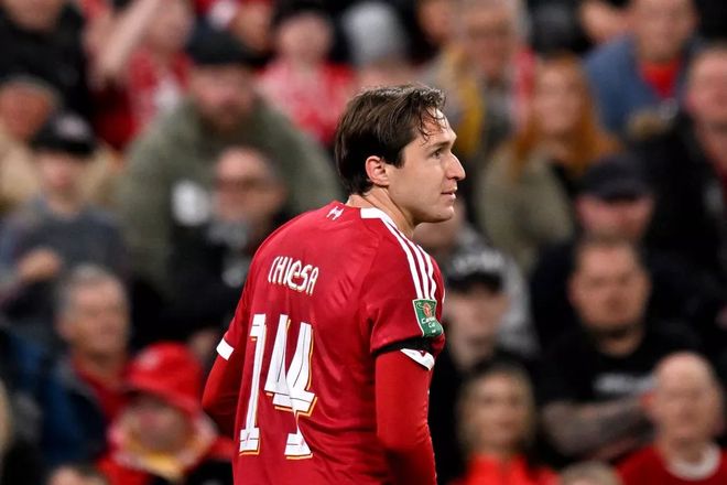 关于基耶萨无缘欧冠大名单红军锋线抉择引争议的信息