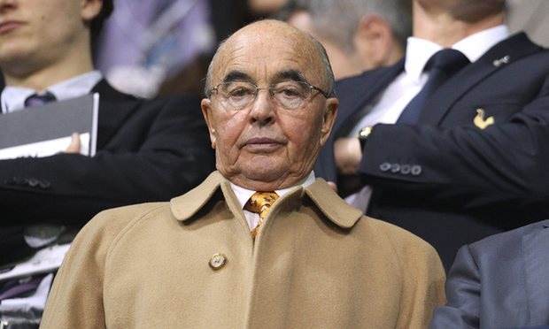 包含前热刺主帅雷德克纳普遭入室盗窃蒙面团伙偷走高价值物品的词条