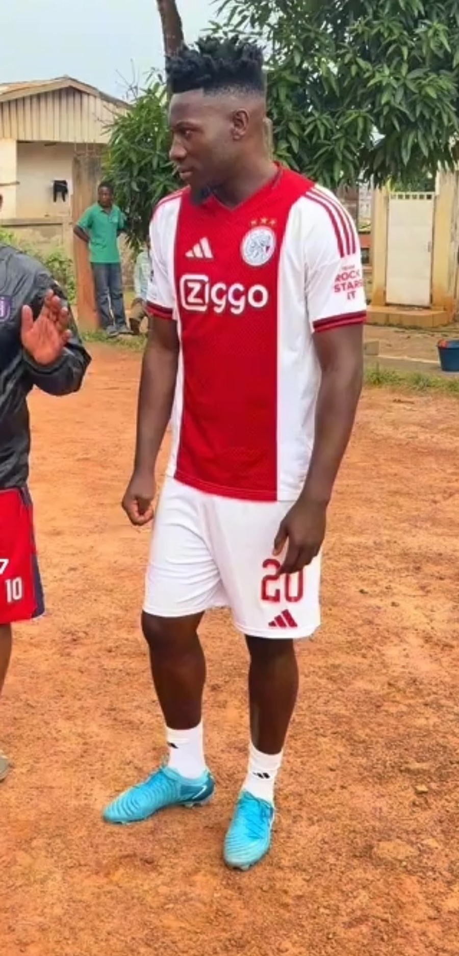 大马丁决定留在维拉球员曾与曼联有传闻的简单介绍  第1张