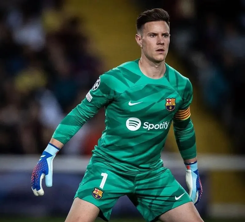 关于特尔施特根拒绝提交医疗报告与巴萨关系紧张的信息  第2张