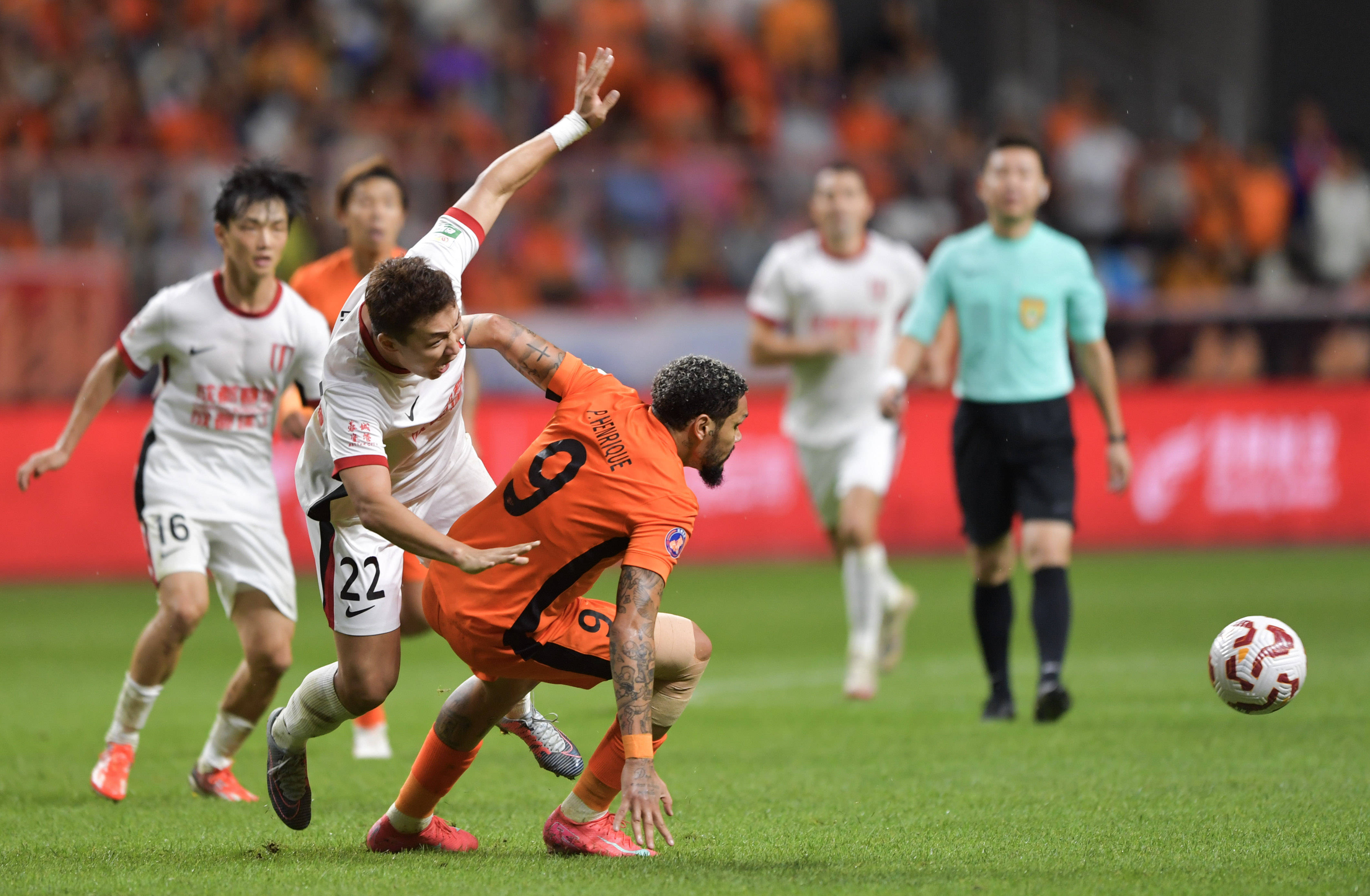 包含中超云南玉昆1-0青岛西海岸恩里克破门制胜玉昆迎3连胜的词条