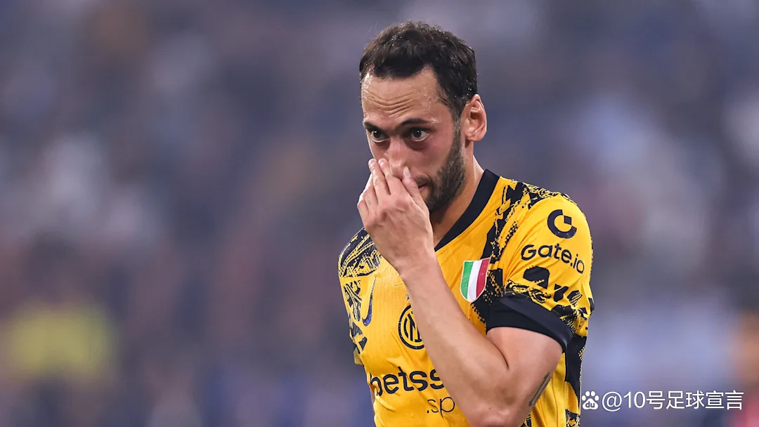 关于新月向恰尔汗奥卢开2000万年薪报价恰尔汗奥卢准备离开国米的信息