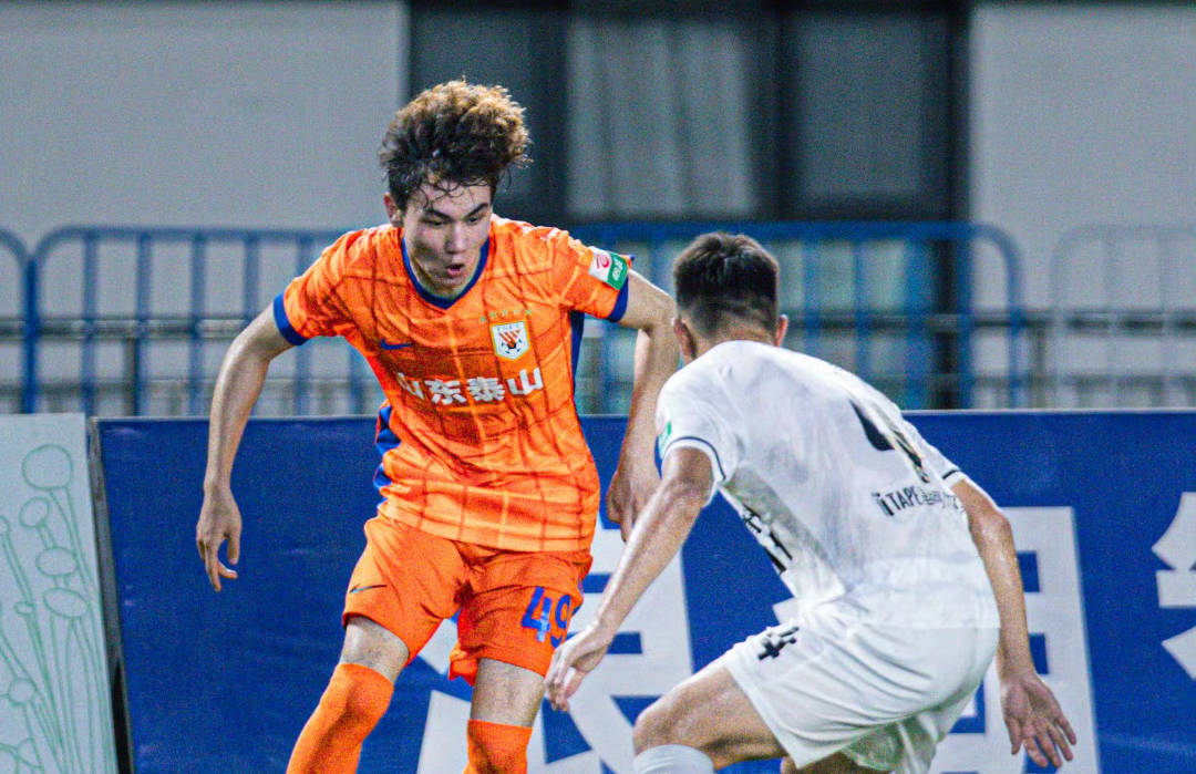 包含泰山队门将刘世博租借加盟青岛红狮租借期为半个赛季的词条  第1张