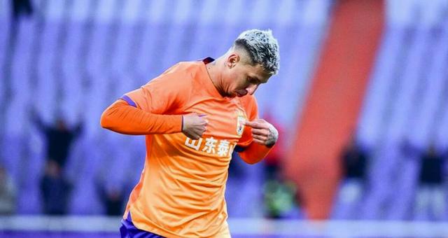 中超山东泰山2-1天津津门虎卡扎破门泽卡头球建功的简单介绍  第2张