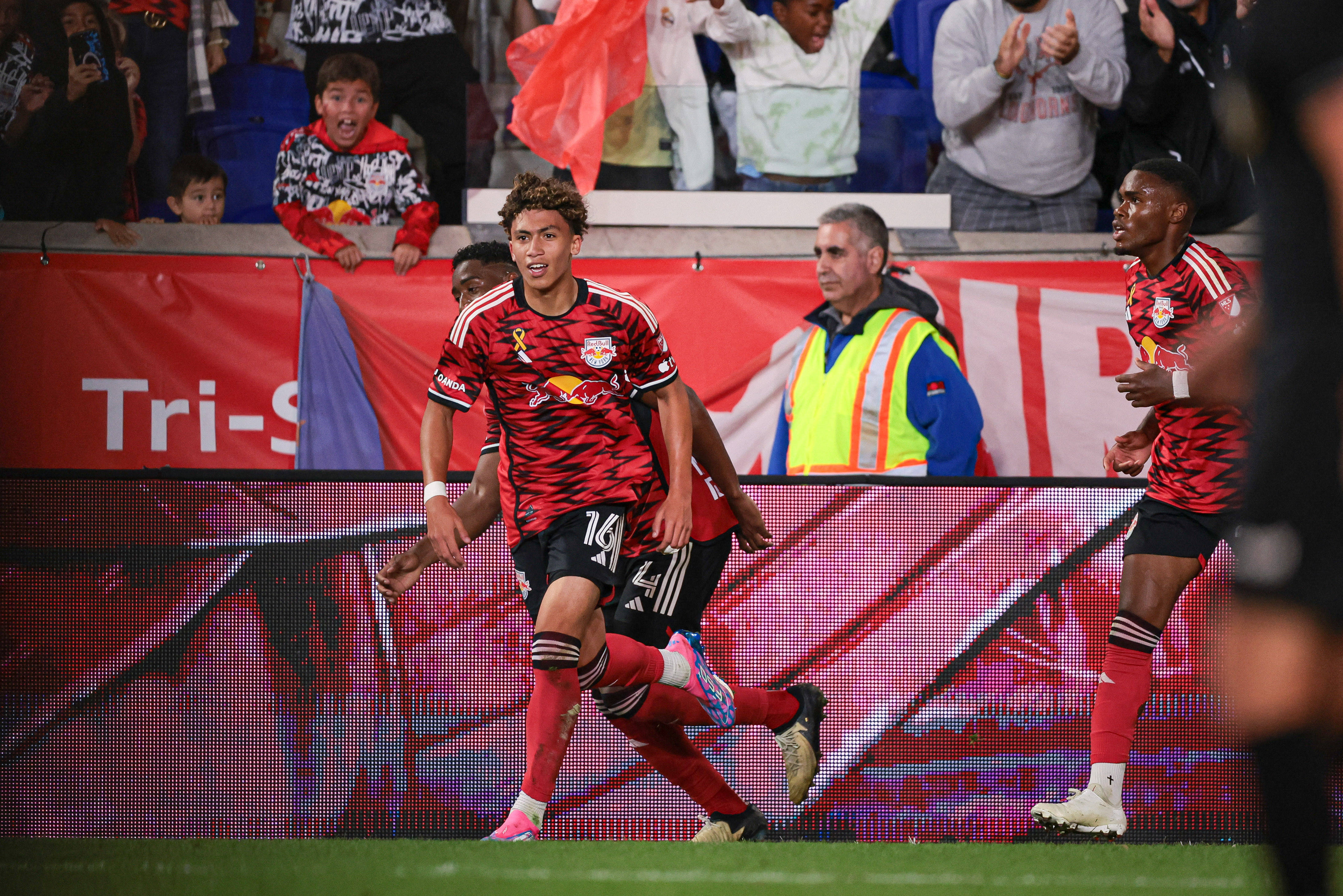 美职联芝加哥火焰VS新英格兰革命比赛预测两队竞争季后赛名额的简单介绍  第2张