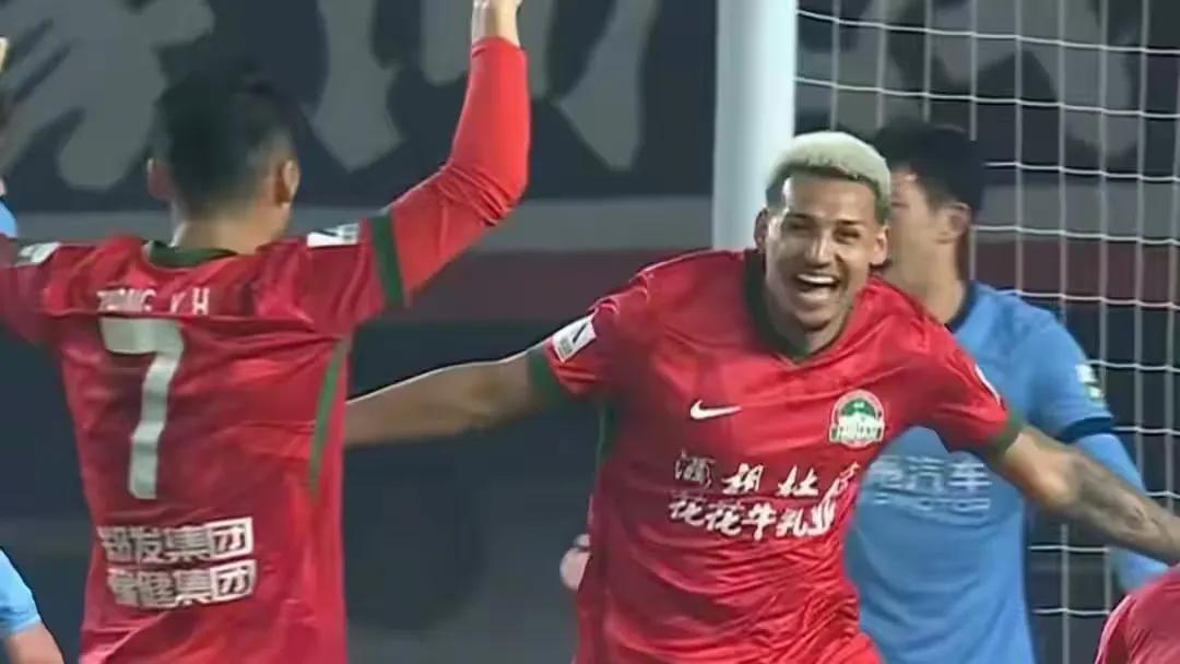 关于今年中超争冠战又是上海德比海港末轮打平即可夺冠申花就难多了的信息