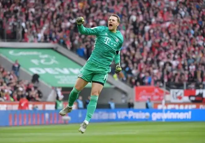 拜仁计划与诺伊尔续约1年将合同延长至2027年的简单介绍  第2张