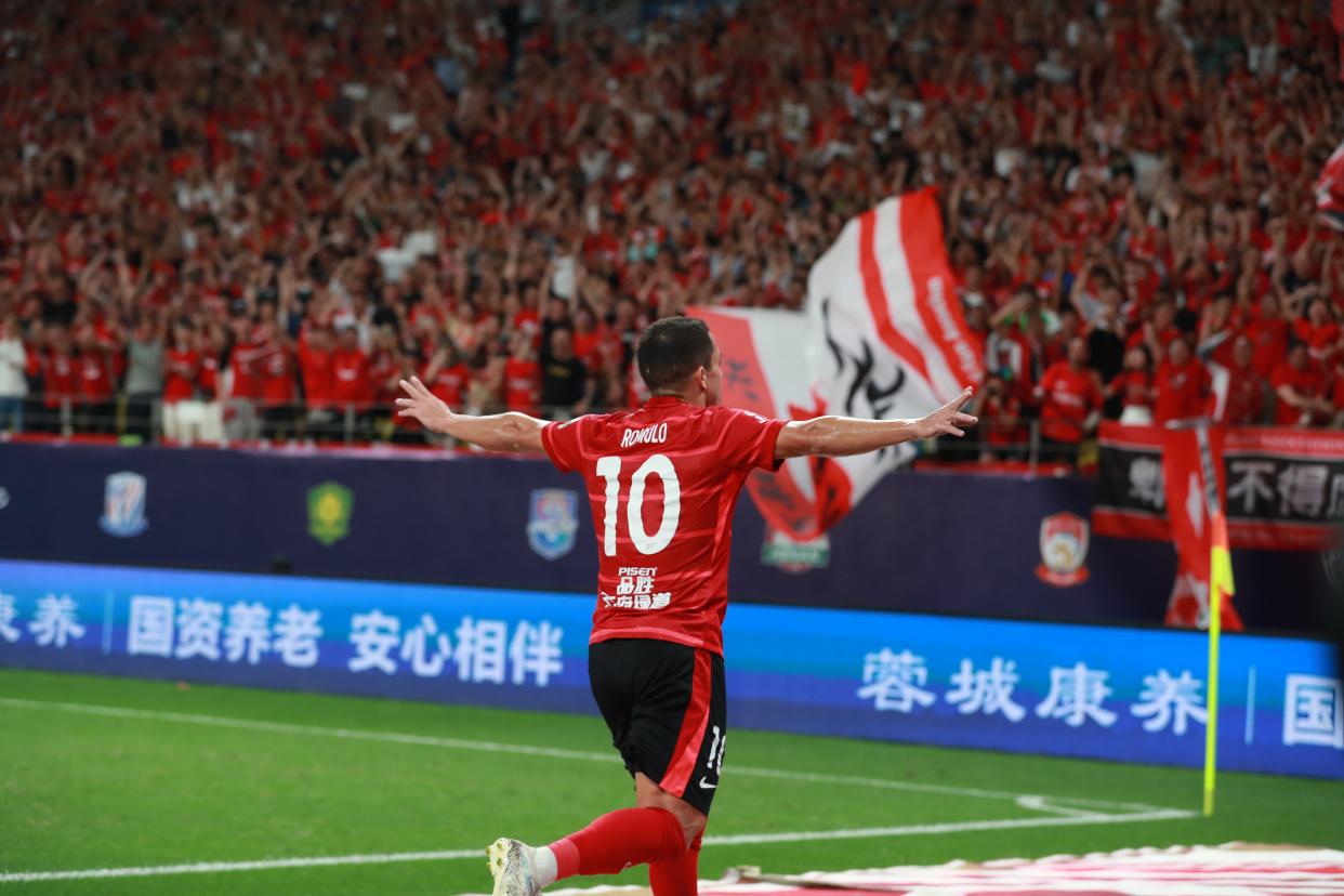 关于中超成都蓉城4-1上海海港古尔芬克尔传射费利佩双响建功的信息  第1张