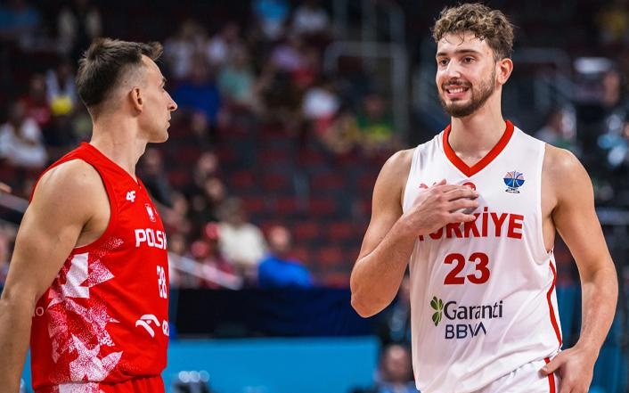 包含希腊男篮将对阵土耳其男篮字母哥大战申京的词条