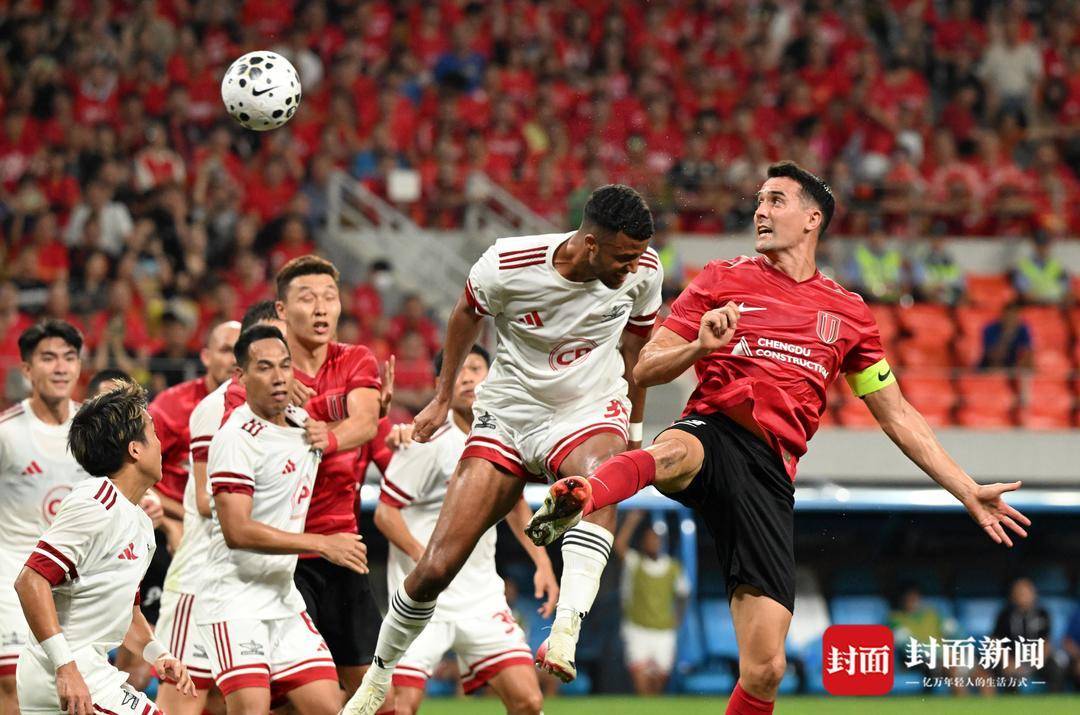 成都蓉城亚冠巨型Tifo亮相凤凰山球迷为蓉城助威的简单介绍  第1张