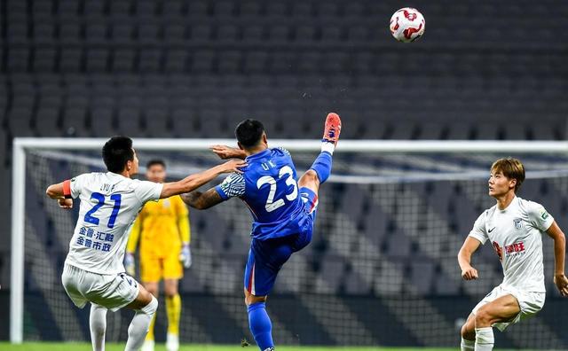 包含中超成都蓉城1-2河南队钟义浩破门何超世界波建功的词条