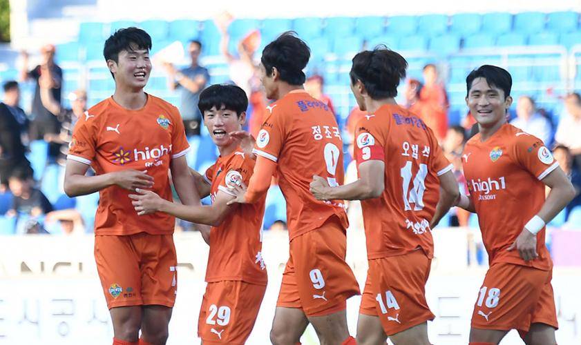 包含韩职联浦项制铁vs江原FC比赛预测江原FC来势汹汹的词条