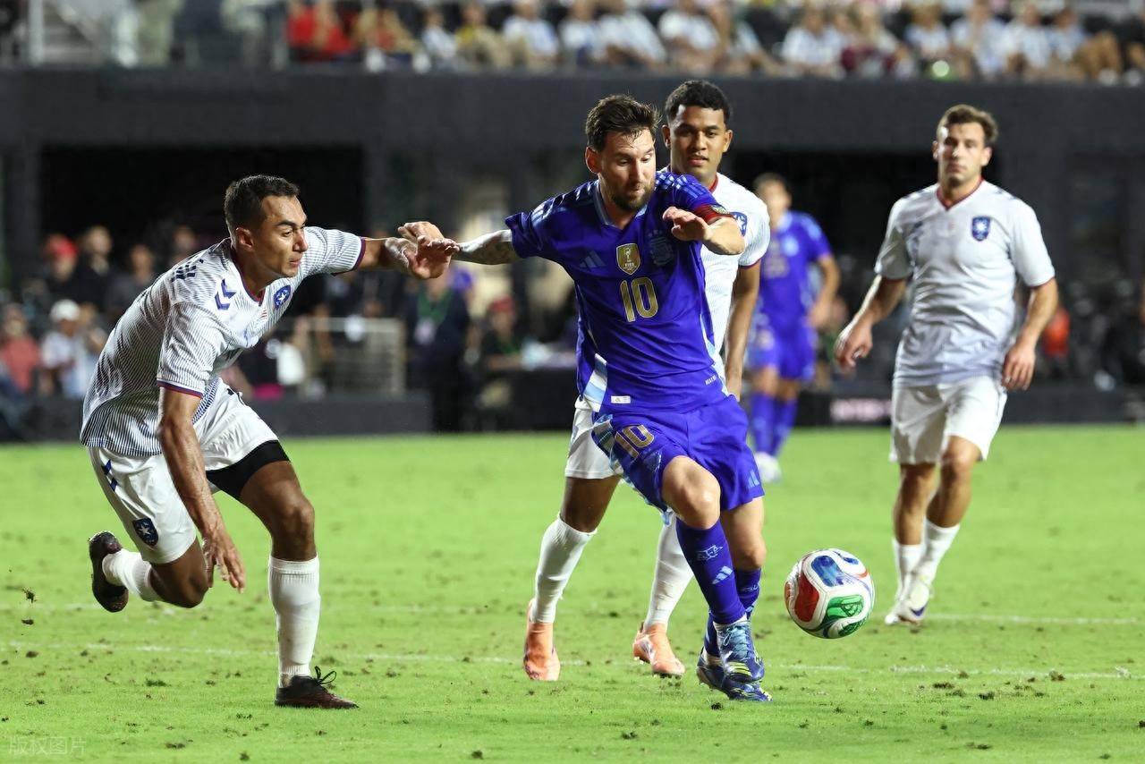 包含梅西世俱杯进6球和贝尔本泽马持平只落后C罗1球的词条  第1张