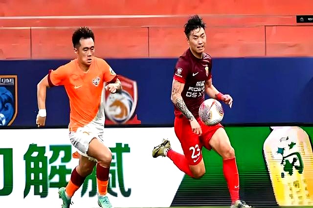 青岛海牛投资人到训练场打气助威主场迎来上海海港的简单介绍  第1张