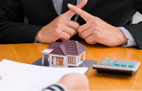 包含博里尼加盟索尔福德城双方签订短期合同的词条  第1张