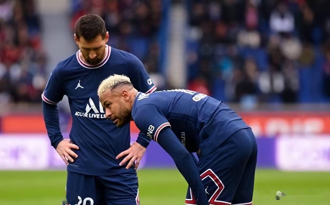 大巴黎向内马尔一家赠送礼物一家五口名字齐亮相的简单介绍