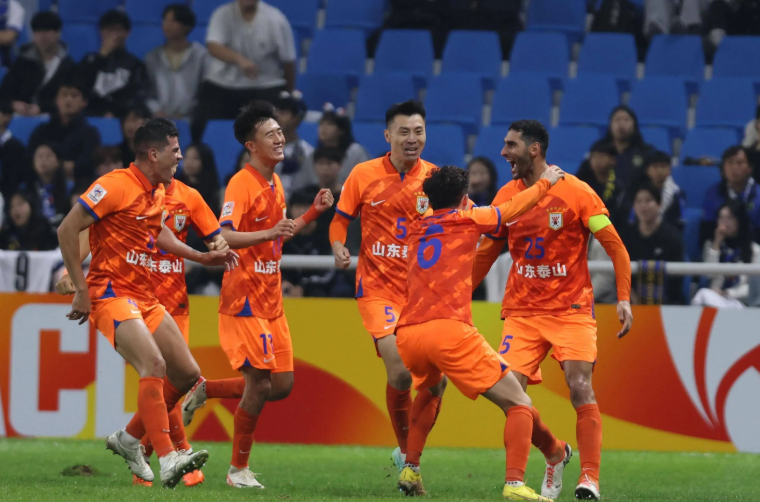 包含鲁媒：泰山下赛季有机会重回争冠序列泰山拿下京鲁大战的词条