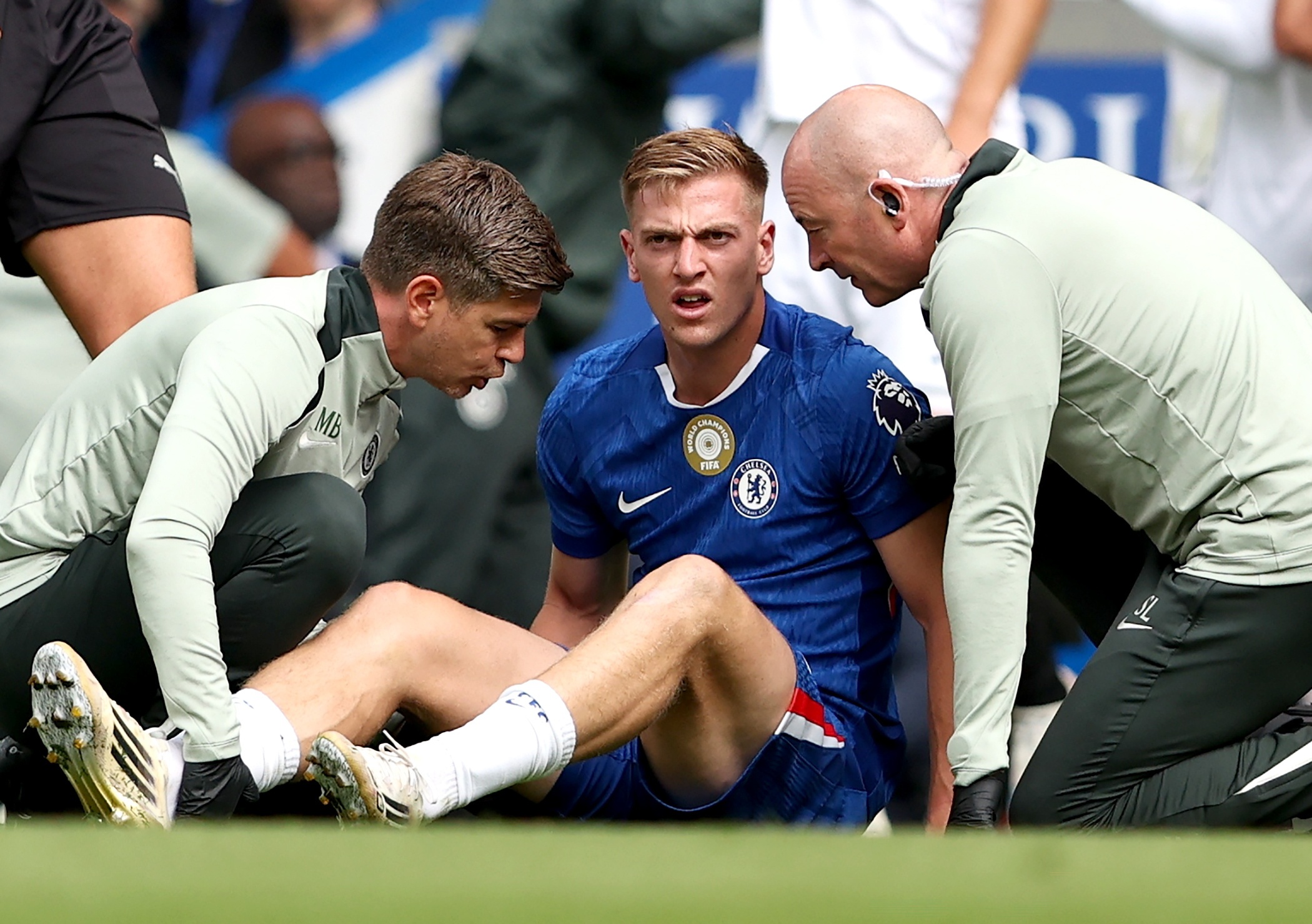 包含英超切尔西0-0水晶宫埃泽进球被吹德拉普失良机的词条