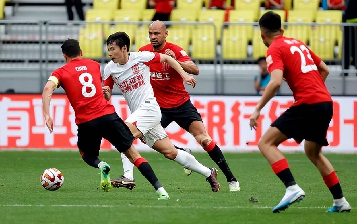 包含亚泰9月3日集结备战成都蓉城结束2天的假期的词条