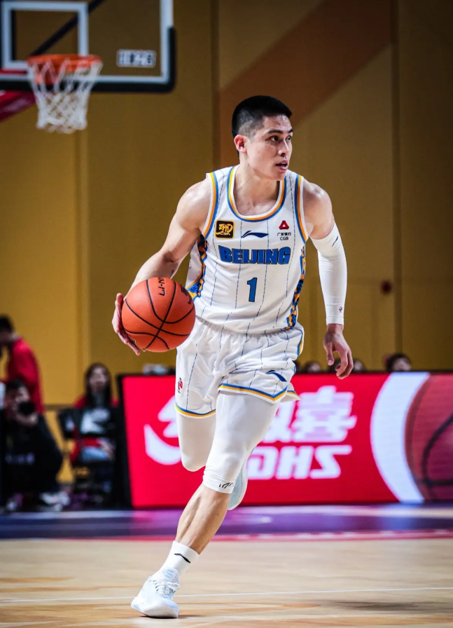 包含陈盈骏男篮亚洲杯次战0分小组赛首场曾砍下34分的词条