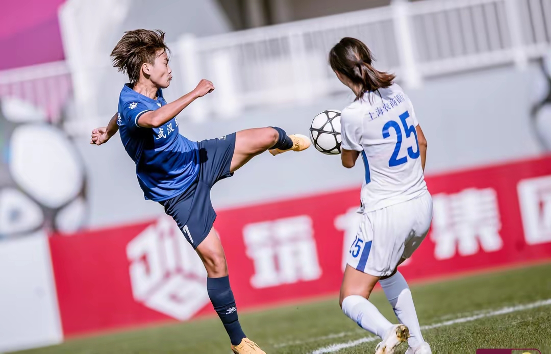 包含女足主帅面临重建战术体系课题米利西奇面临考验的词条