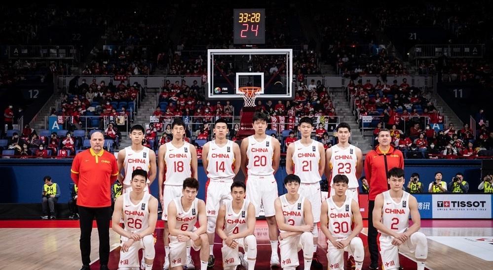 包含中国男篮14人名单出炉赵睿领衔徐杰在列的词条